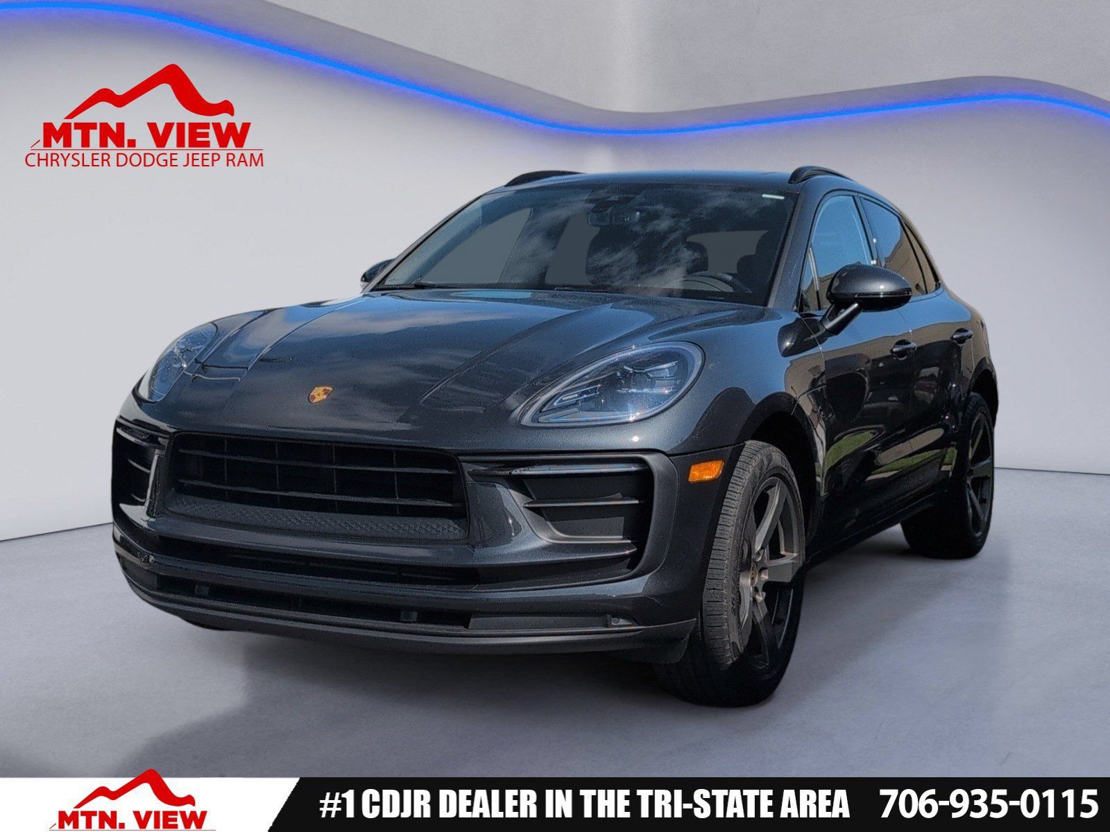 Used 2022 Porsche Macan AWD/4WD image 1