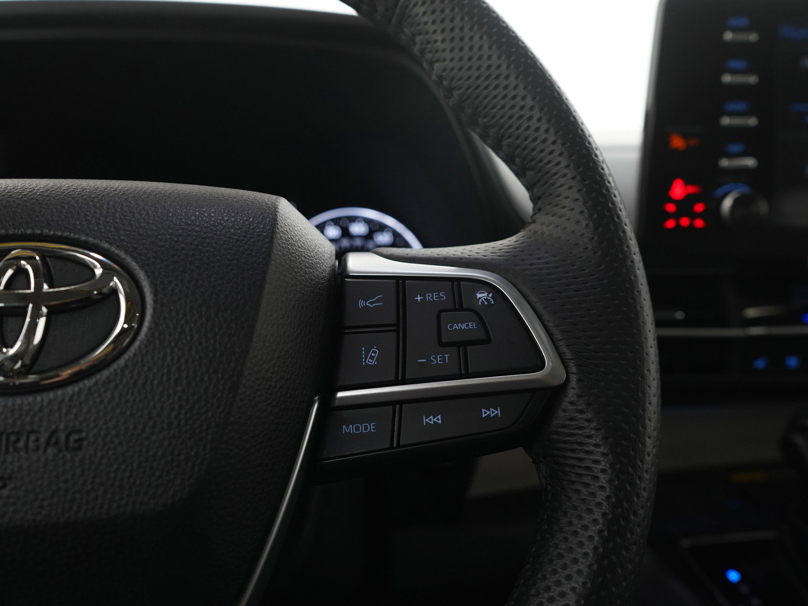 Used 2024 Toyota Sienna Limited AWD/4WD image 27