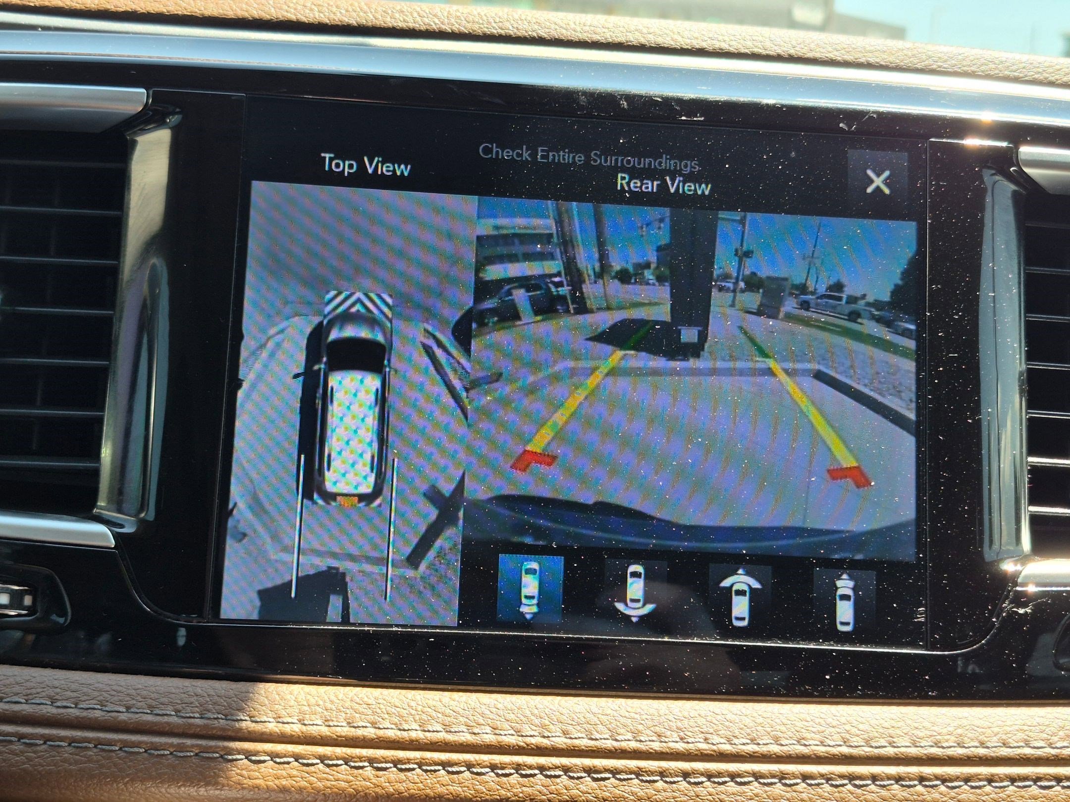 Used 2017 Chrysler Pacifica Limited w/ UConnect Theater Package FWD image 25