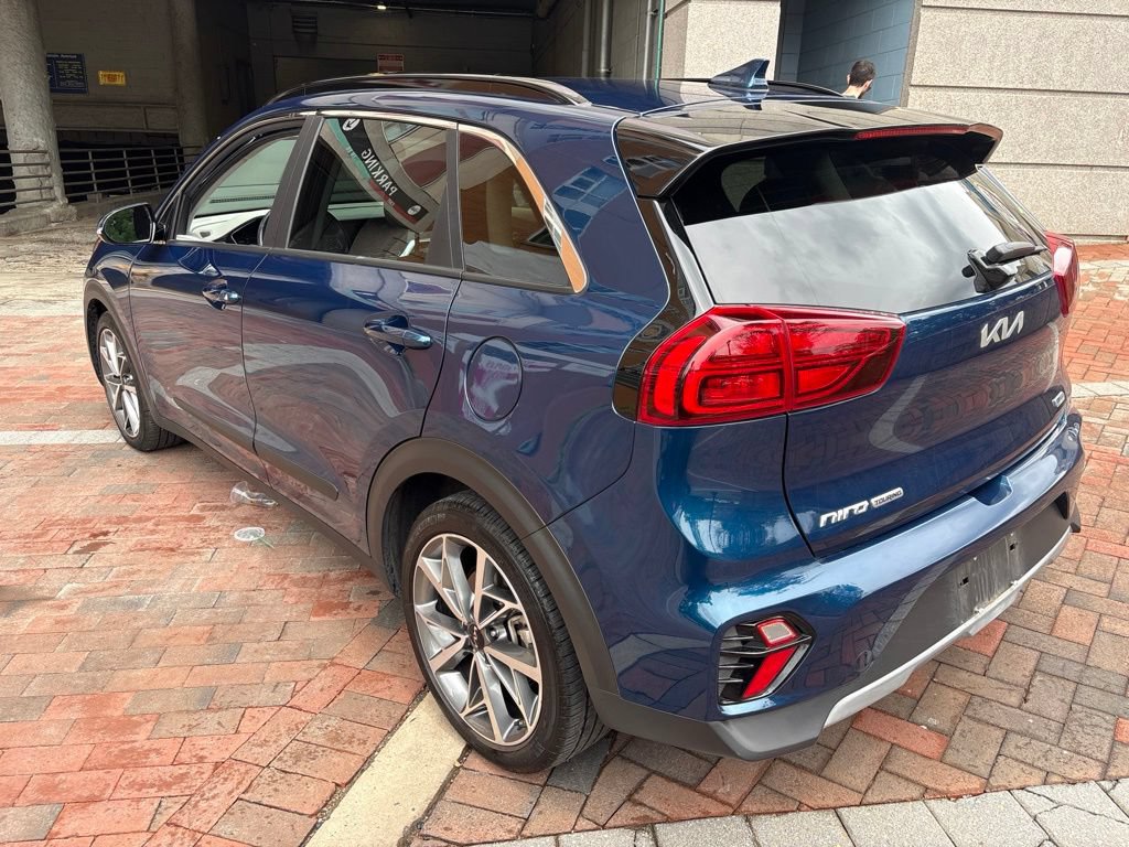 Certified 2022 Kia Niro Touring Special Edition FWD image 5