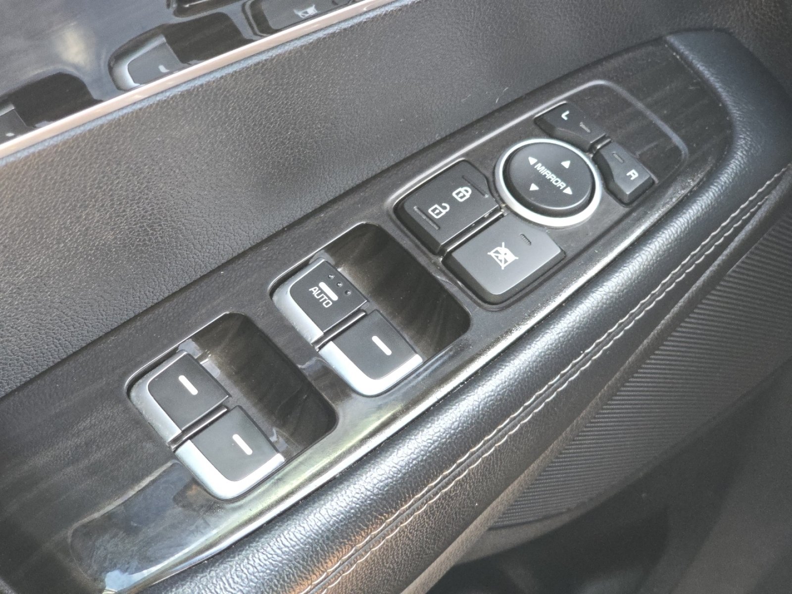 Used 2020 Kia Sorento L FWD image 22