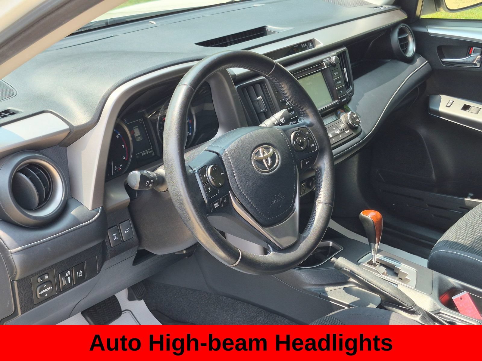Used 2017 Toyota RAV4 XLE AWD/4WD image 12