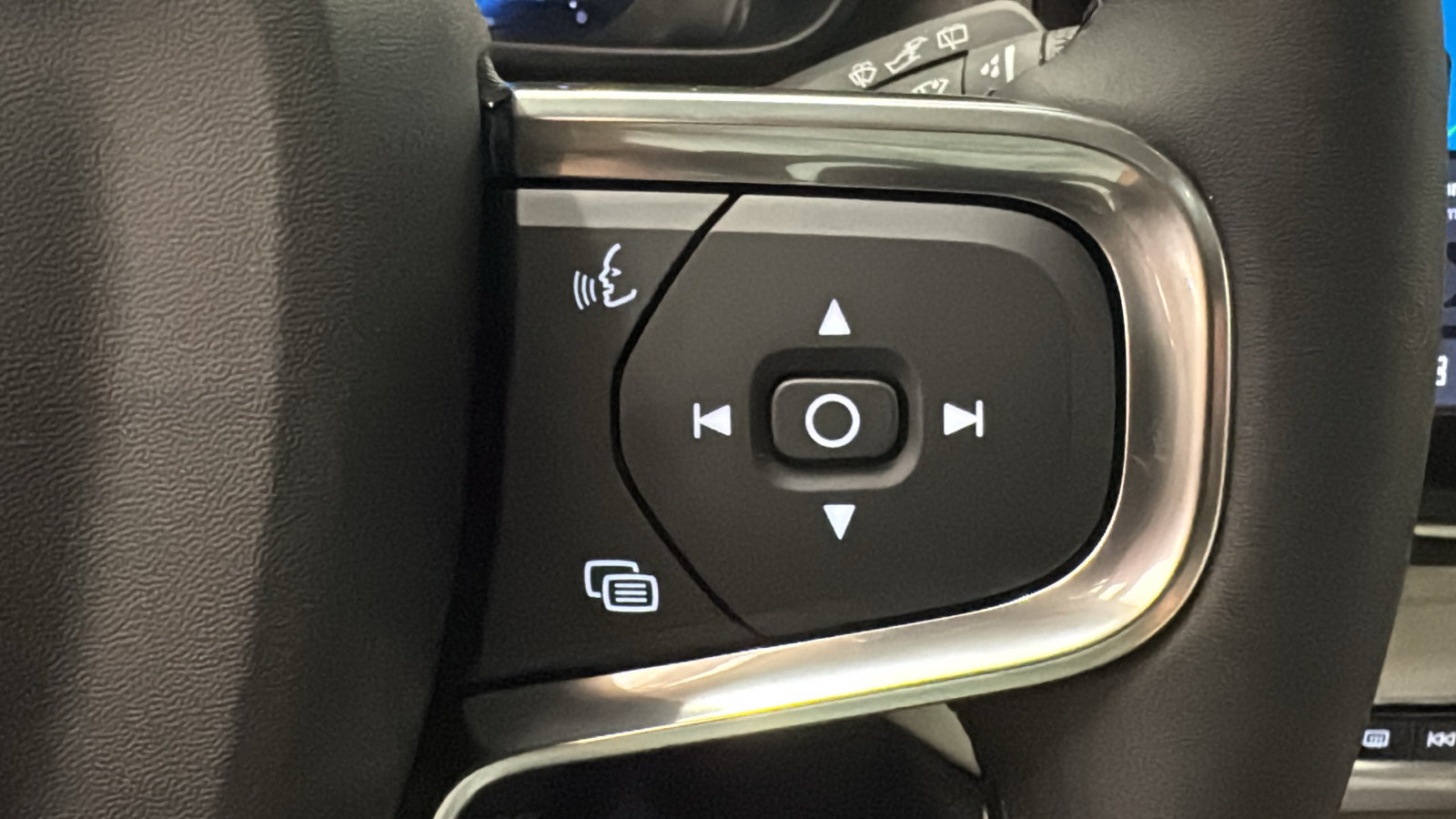New 2026 Volvo XC40 B5 Ultra w/ Protection Package Premier AWD/4WD image 14