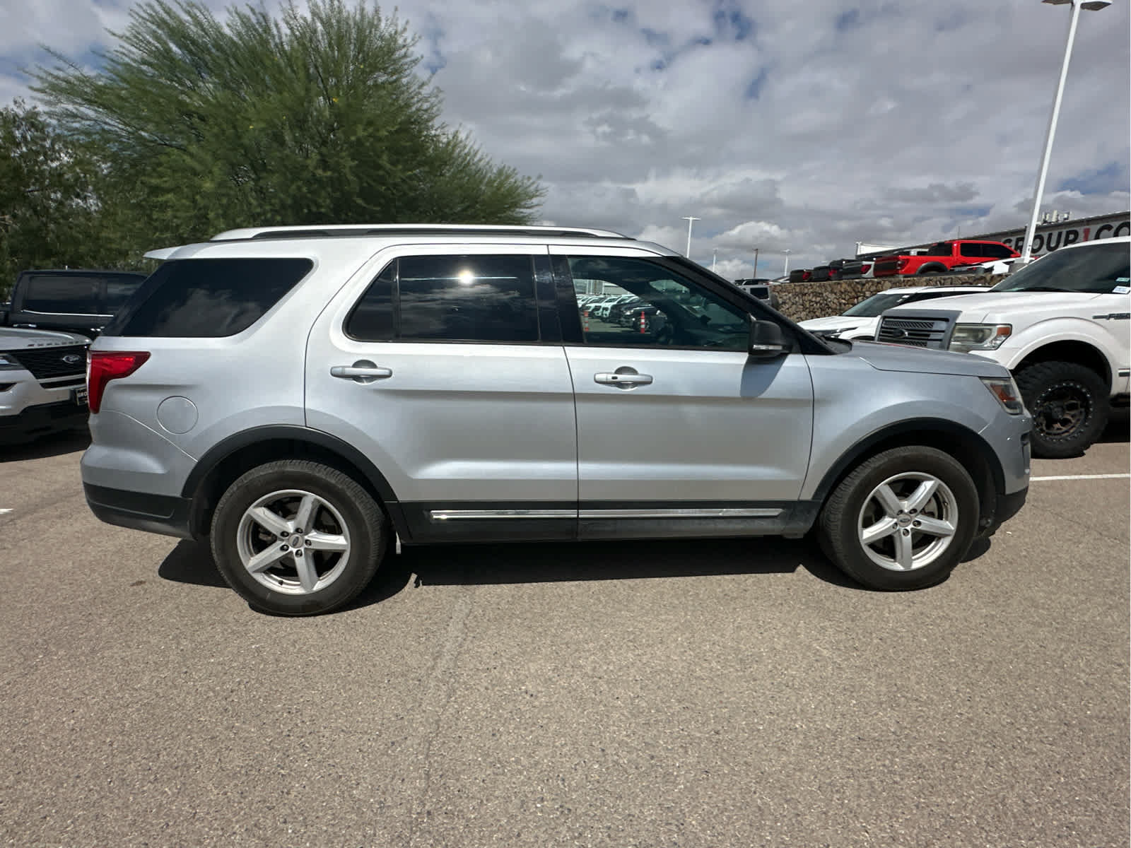Used 2019 Ford Explorer XLT w/ Equipment Group 201A FWD image 41