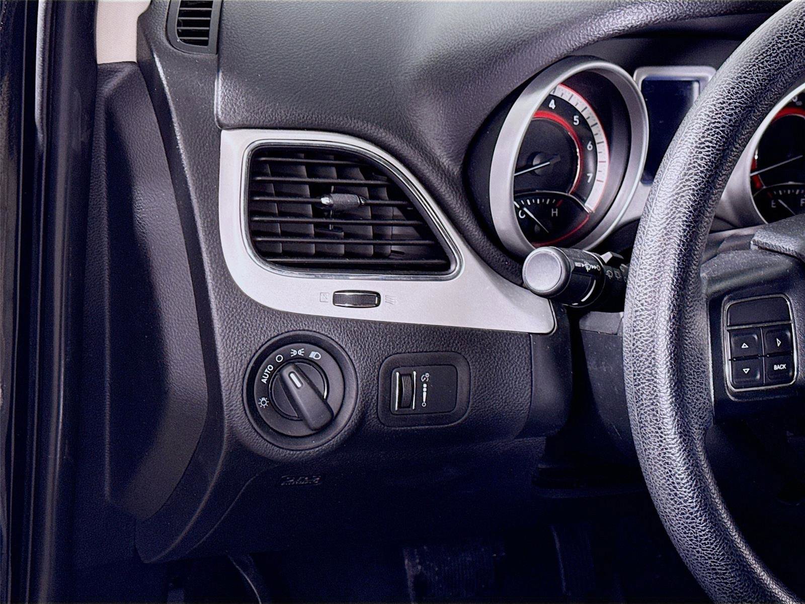 Used 2018 Dodge Journey SE w/ Blacktop Package FWD image 4