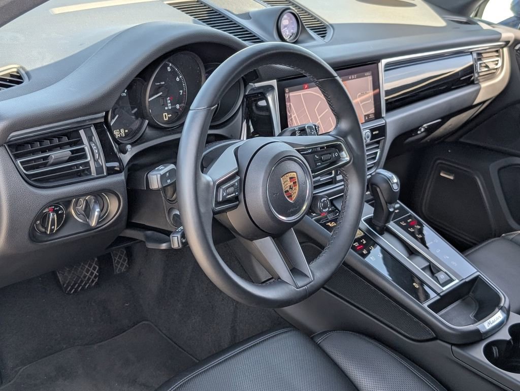Certified 2024 Porsche Macan AWD/4WD image 4