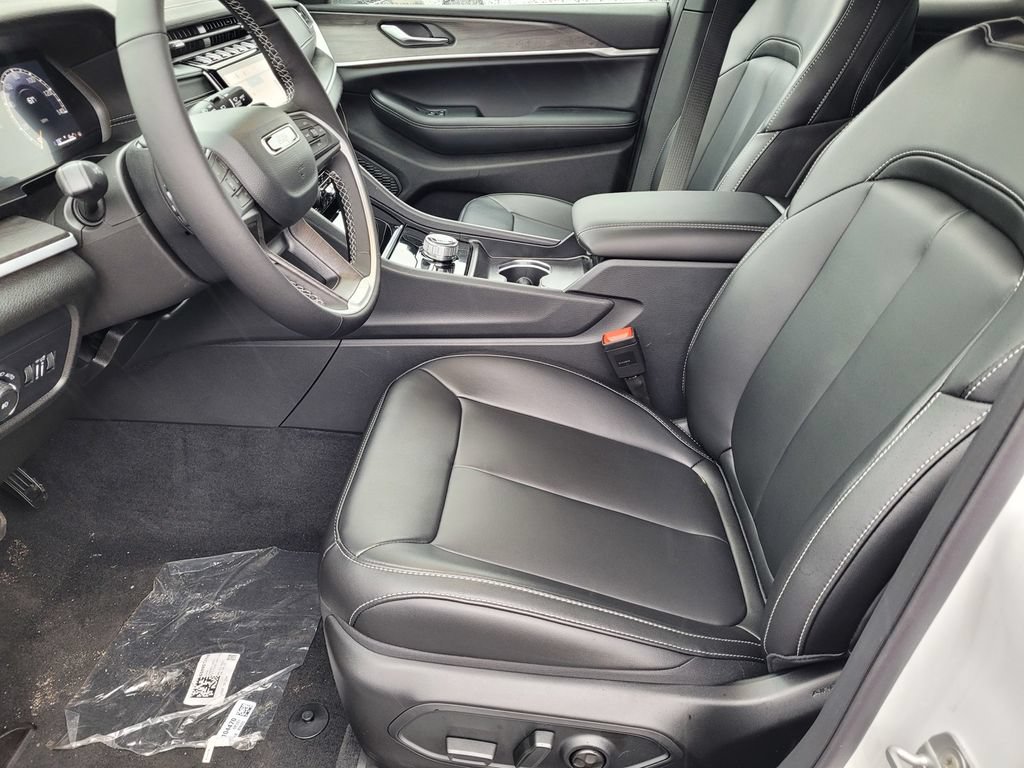 New 2025 Jeep Grand Cherokee Limited w/ Black Appearance Package AWD/4WD image 6