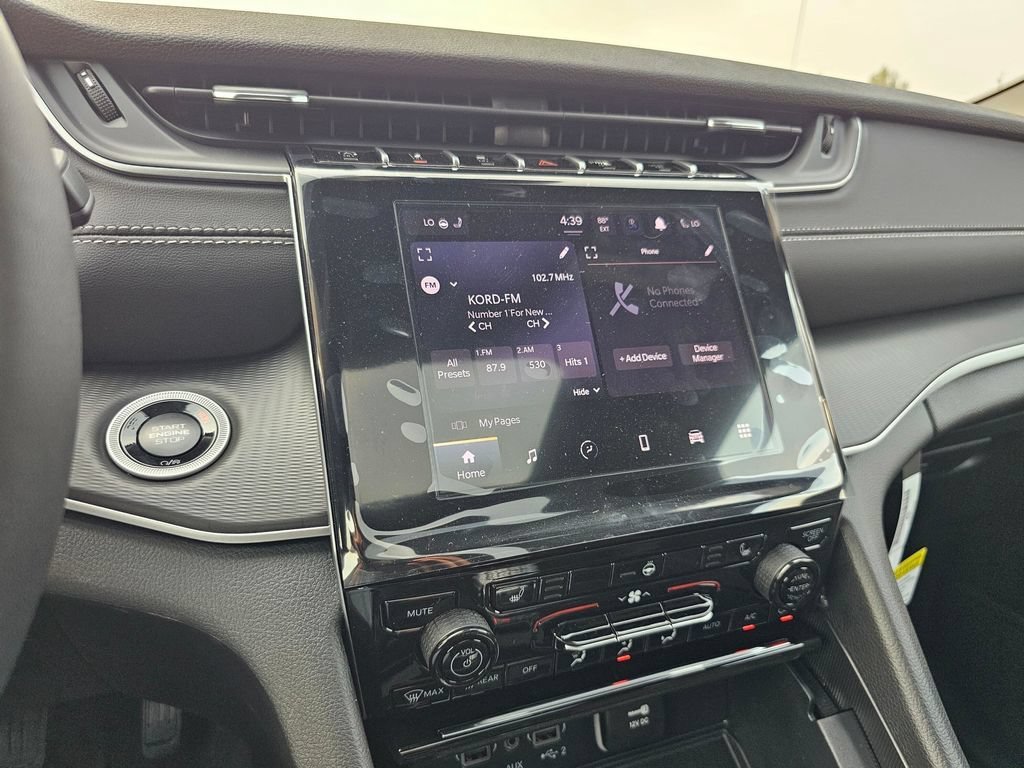New 2025 Jeep Grand Cherokee Laredo X w/ Luxury Tech Group I AWD/4WD image 19