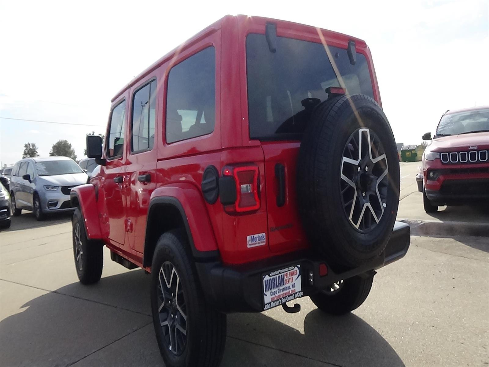 Used 2026 Jeep Wrangler Unlimited Sahara AWD/4WD image 9