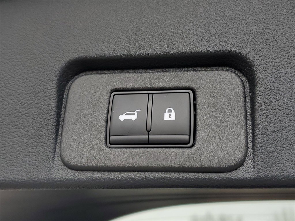 Used 2026 Nissan Rogue Platinum w/ Platinum Premium Package image 11