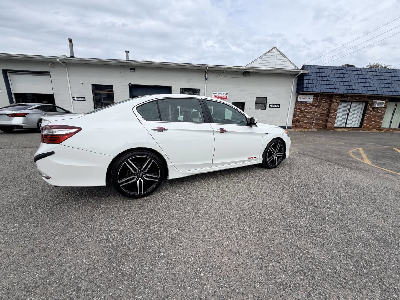 Used 2017 Honda Accord Sport image 11