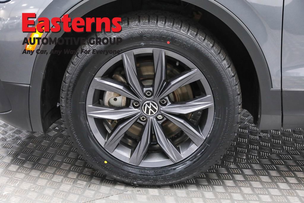 Used 2022 Volkswagen Tiguan SE w/ Panoramic Sunroof Package image 33