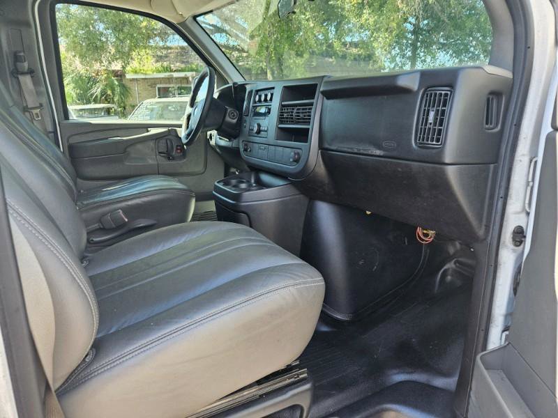 Used 2008 Chevrolet Express 1500 Passenger RWD image 9
