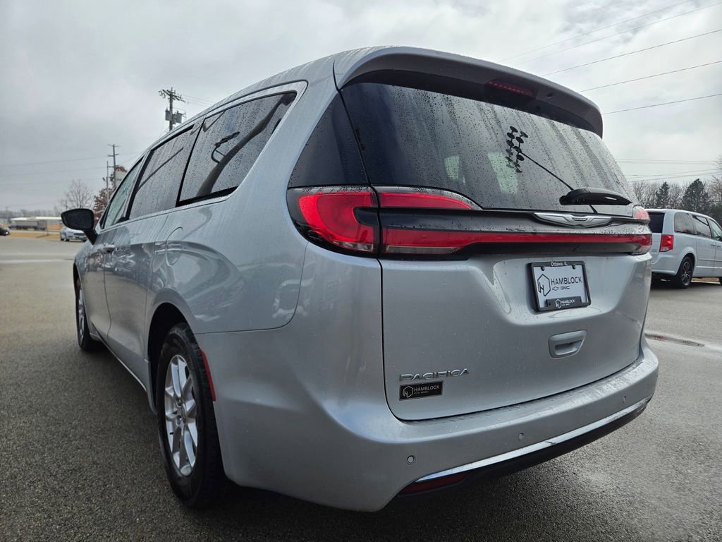 Used 2024 Chrysler Pacifica Touring-L FWD image 40