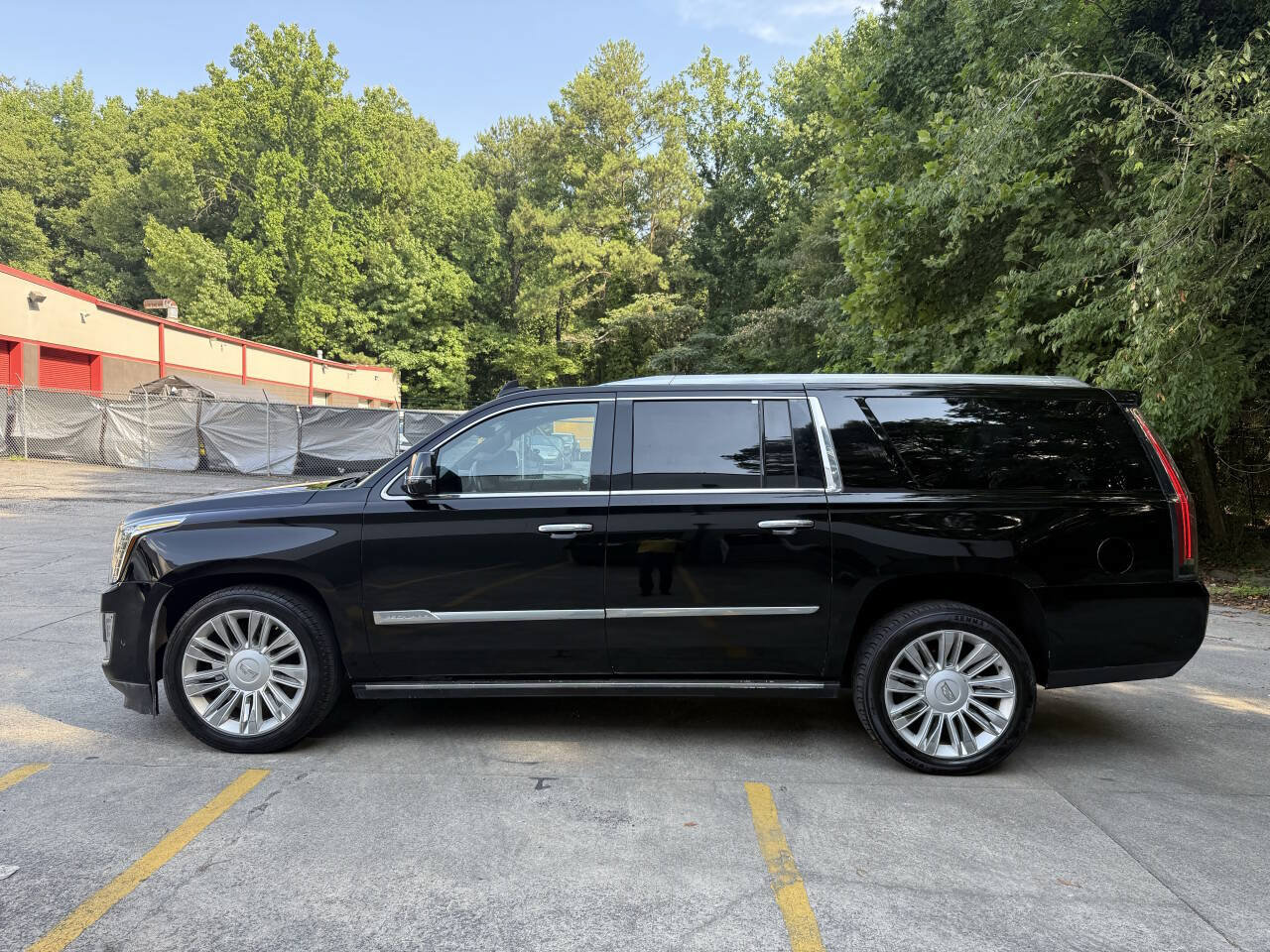 Used 2017 Cadillac Escalade ESV Platinum AWD/4WD image 4