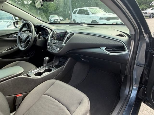 Used 2020 Chevrolet Malibu RS FWD image 31
