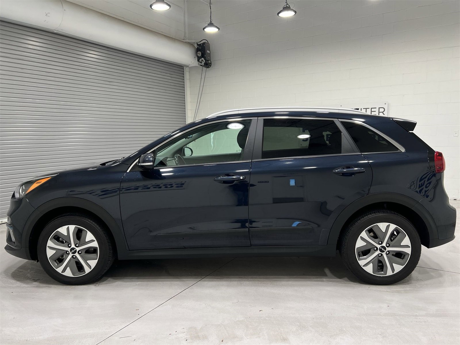 Used 2022 Kia Niro EX image 5