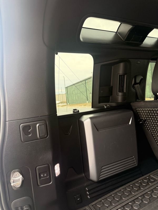 Used 2020 Land Rover Defender 110 X image 29