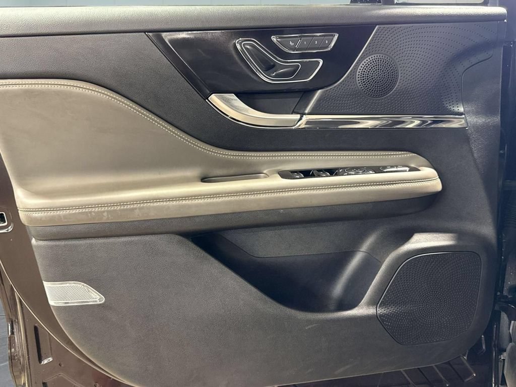 Certified 2023 Lincoln Corsair AWD w/ Equipment Group 101A image 2