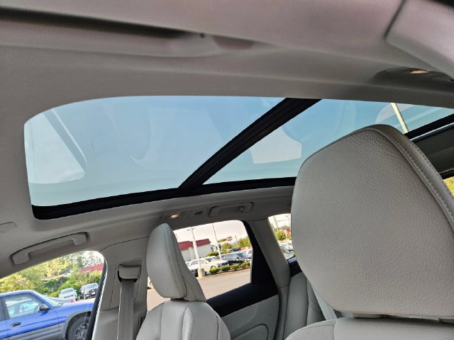 Certified 2024 Volvo XC60 T8 Plus w/ Protection Package Premier AWD/4WD image 23