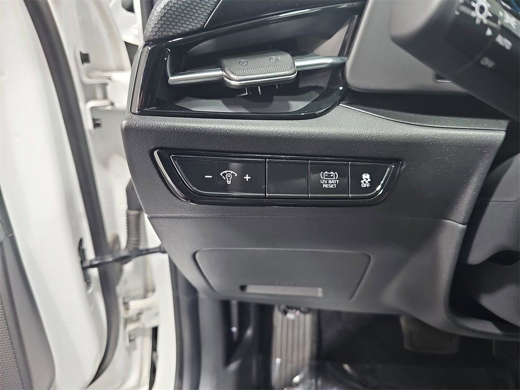 Used 2024 Kia Niro LX image 25