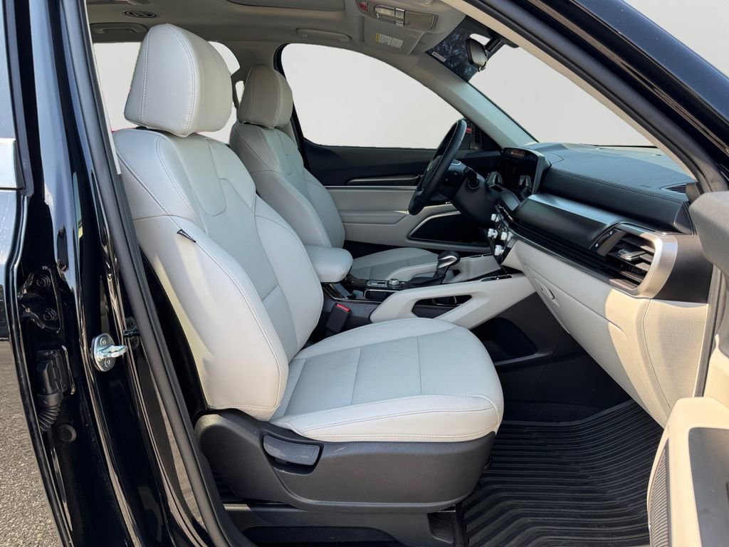Used 2025 Kia Telluride S FWD image 12