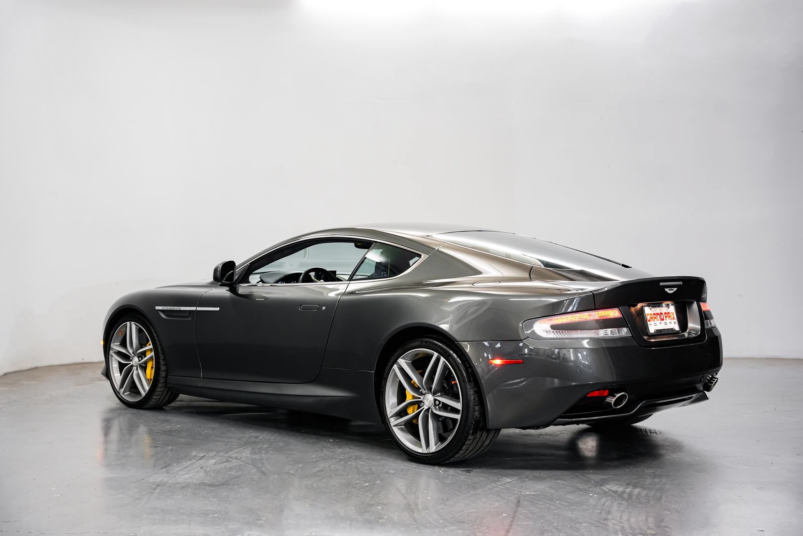 Used 2014 Aston Martin DB9 Coupe RWD image 8