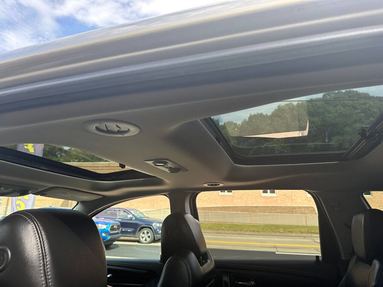 Used 2016 Chevrolet Traverse LT image 11