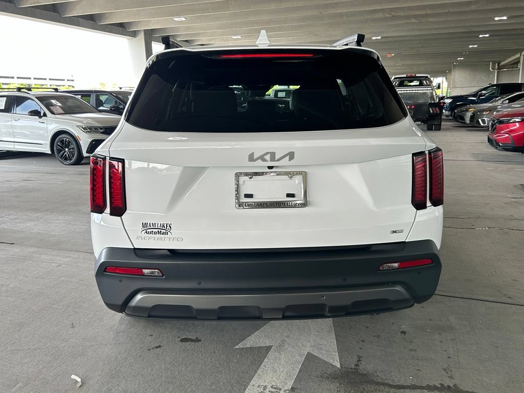 Used 2023 Kia Sorento S AWD/4WD image 4