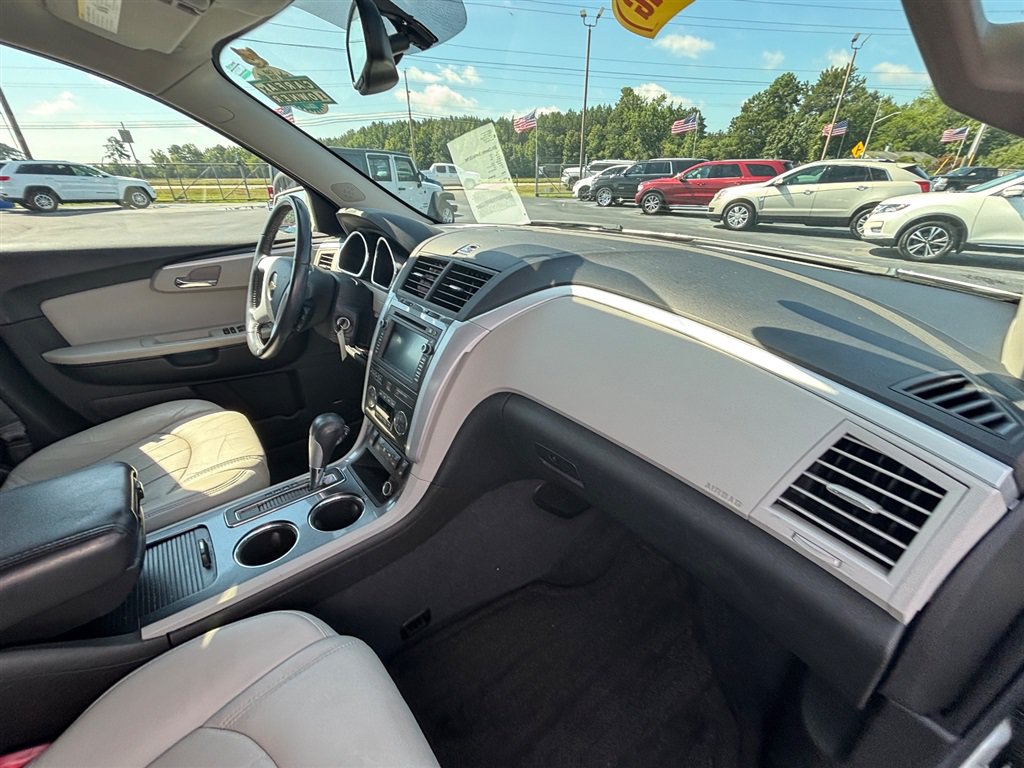 Used 2011 Chevrolet Traverse LTZ FWD image 28