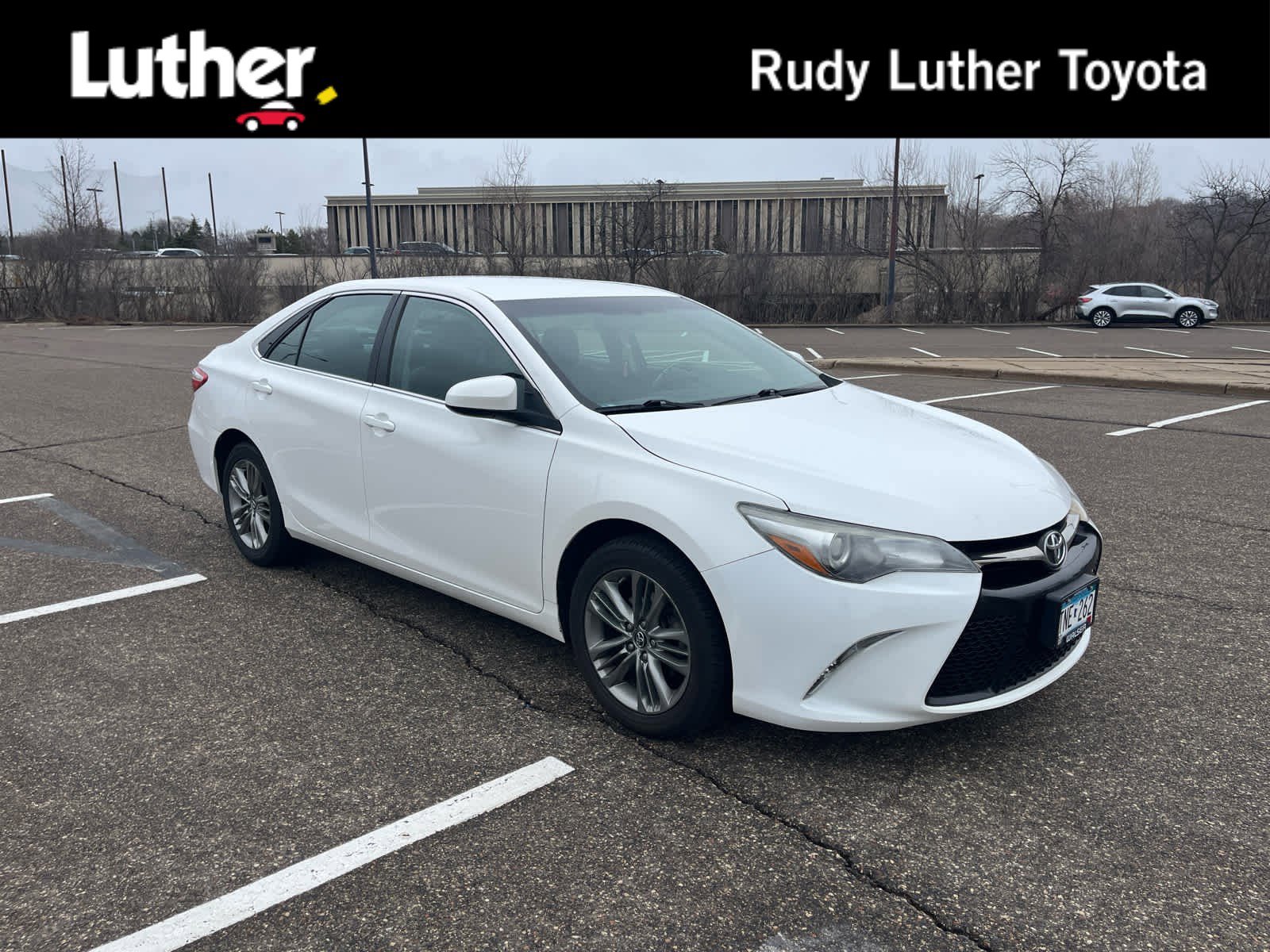 Used 2017 Toyota Camry SE image 1
