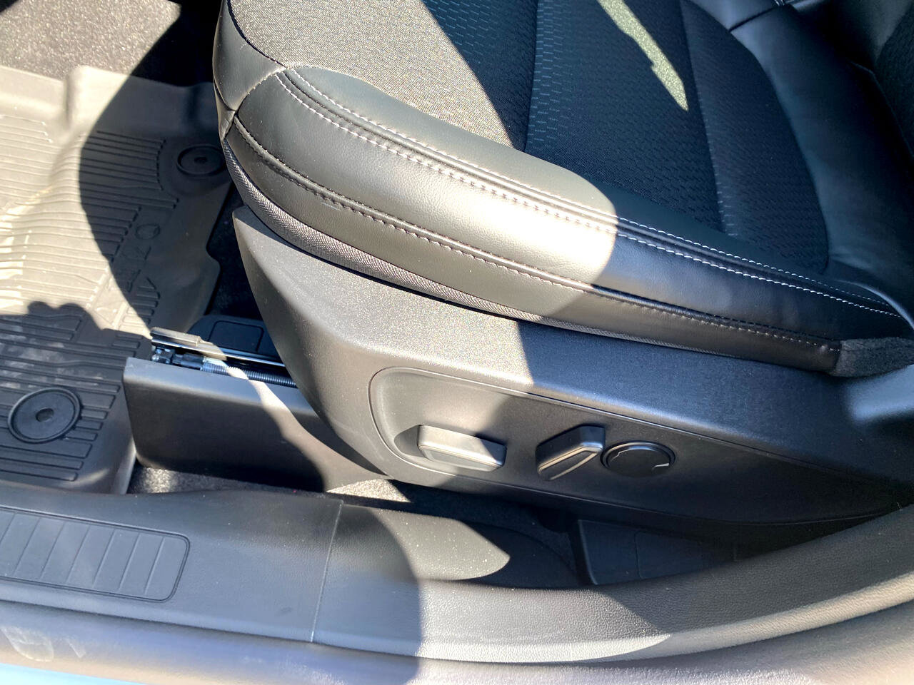 New 2025 Ford Escape SE image 18