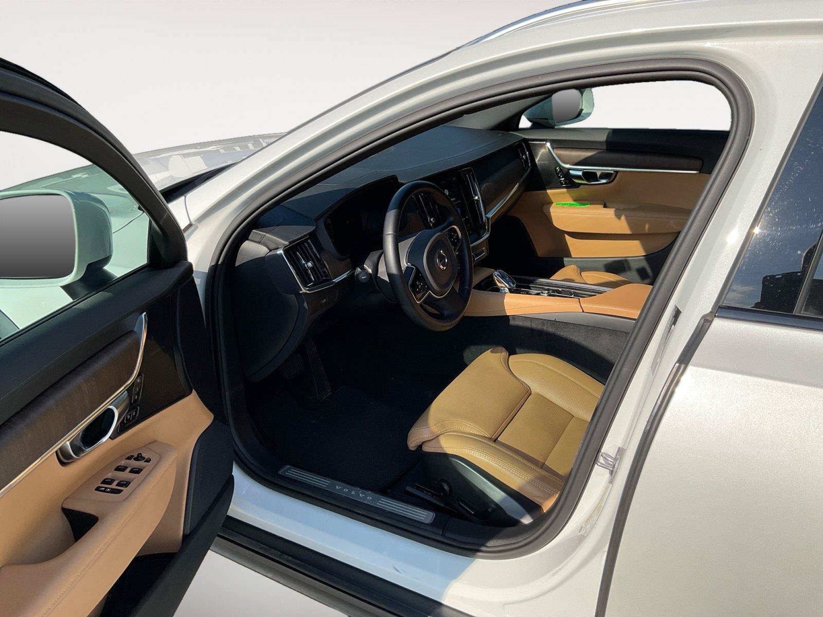 Certified 2025 Volvo V90 B6 Cross Country Ultra AWD/4WD image 9