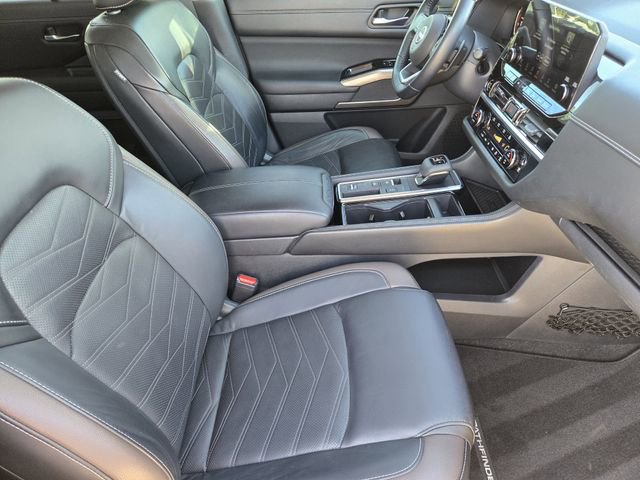 Used 2023 Nissan Pathfinder Platinum w/ Cargo Package image 15