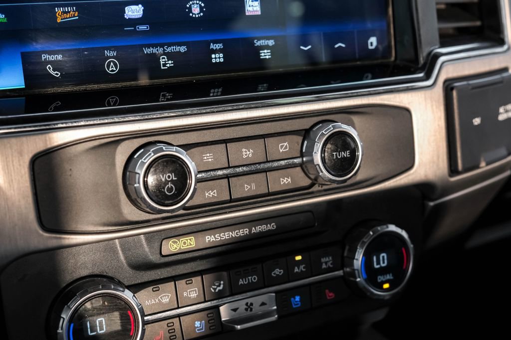 Used 2022 Ford F350 Platinum w/ FX4 Off-Road Package image 26
