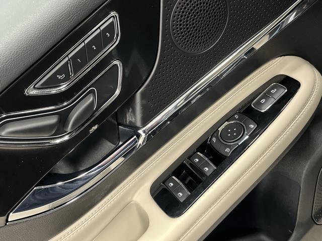 Used 2025 Lincoln Corsair Reserve w/ Towing Package image 28