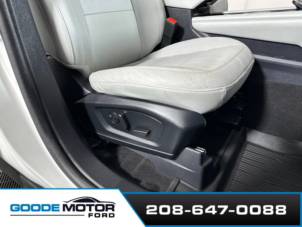 Used 2025 Ford Explorer Platinum w/ Ultimate Package AWD/4WD image 25