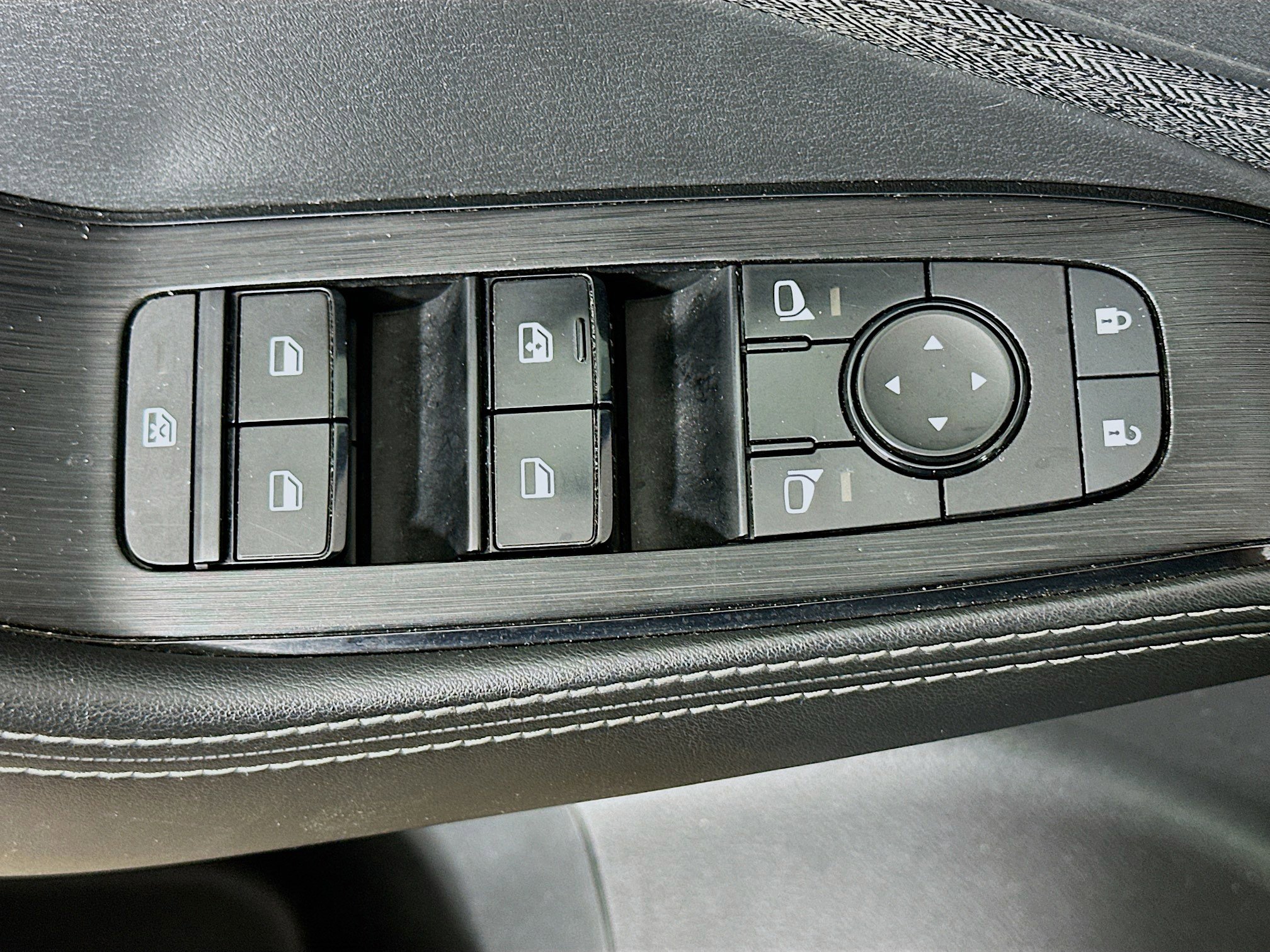 Used 2021 Nissan Rogue S AWD/4WD image 15