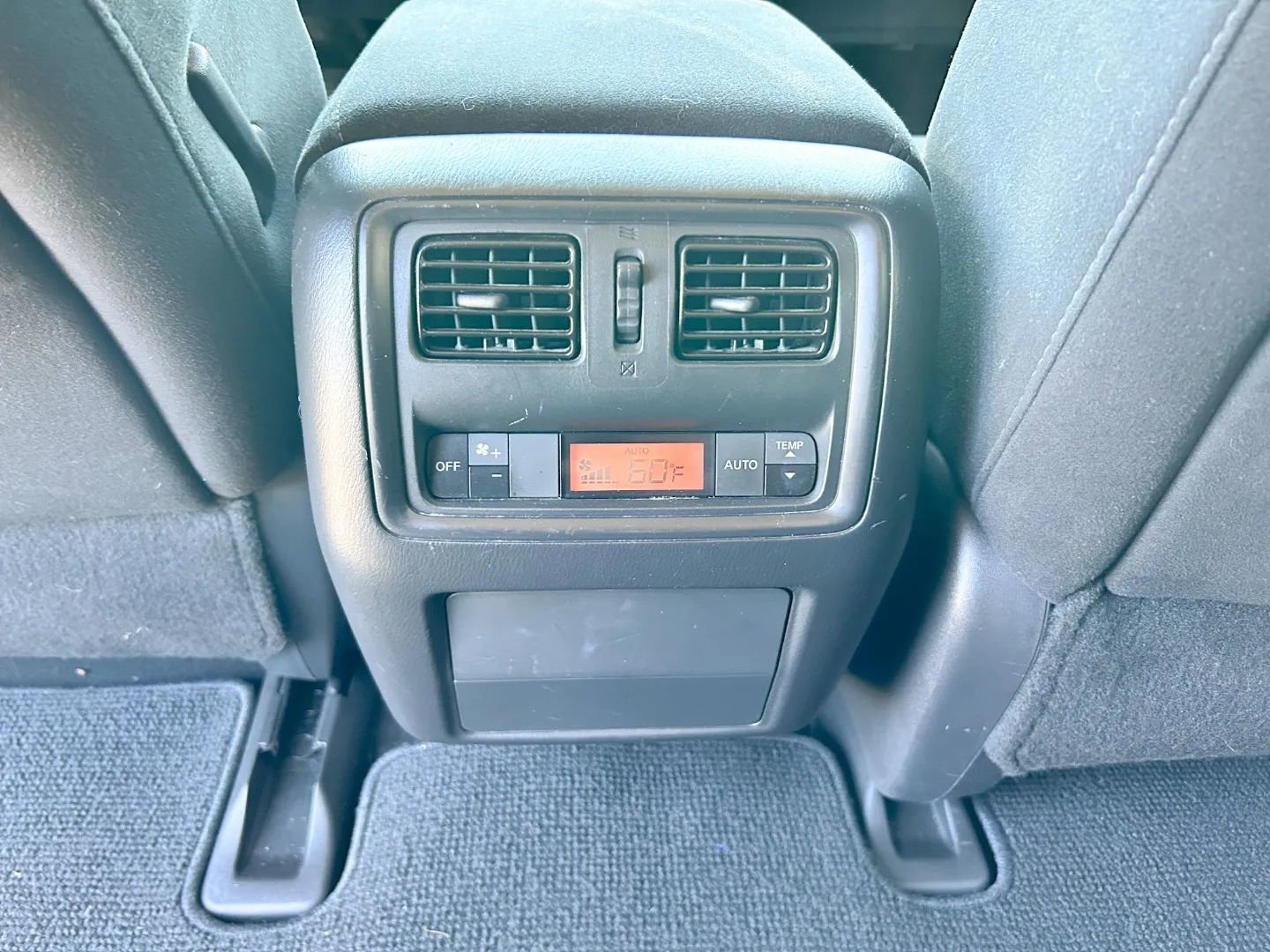 Used 2014 Nissan Pathfinder S image 13