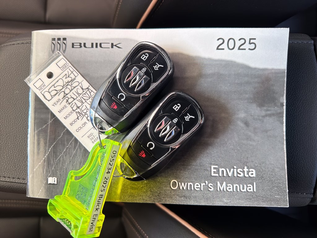 Used 2025 Buick Envista Avenir FWD image 36