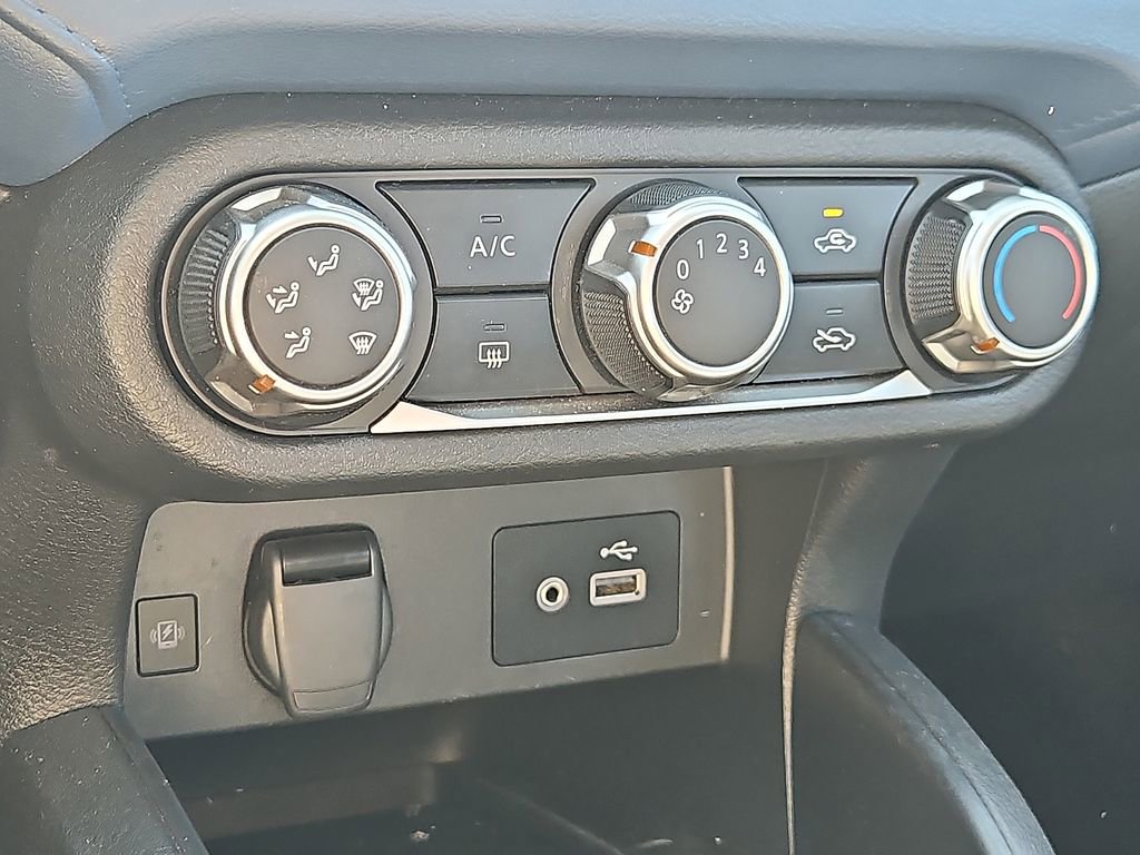 Used 2025 Nissan Versa SV FWD image 17