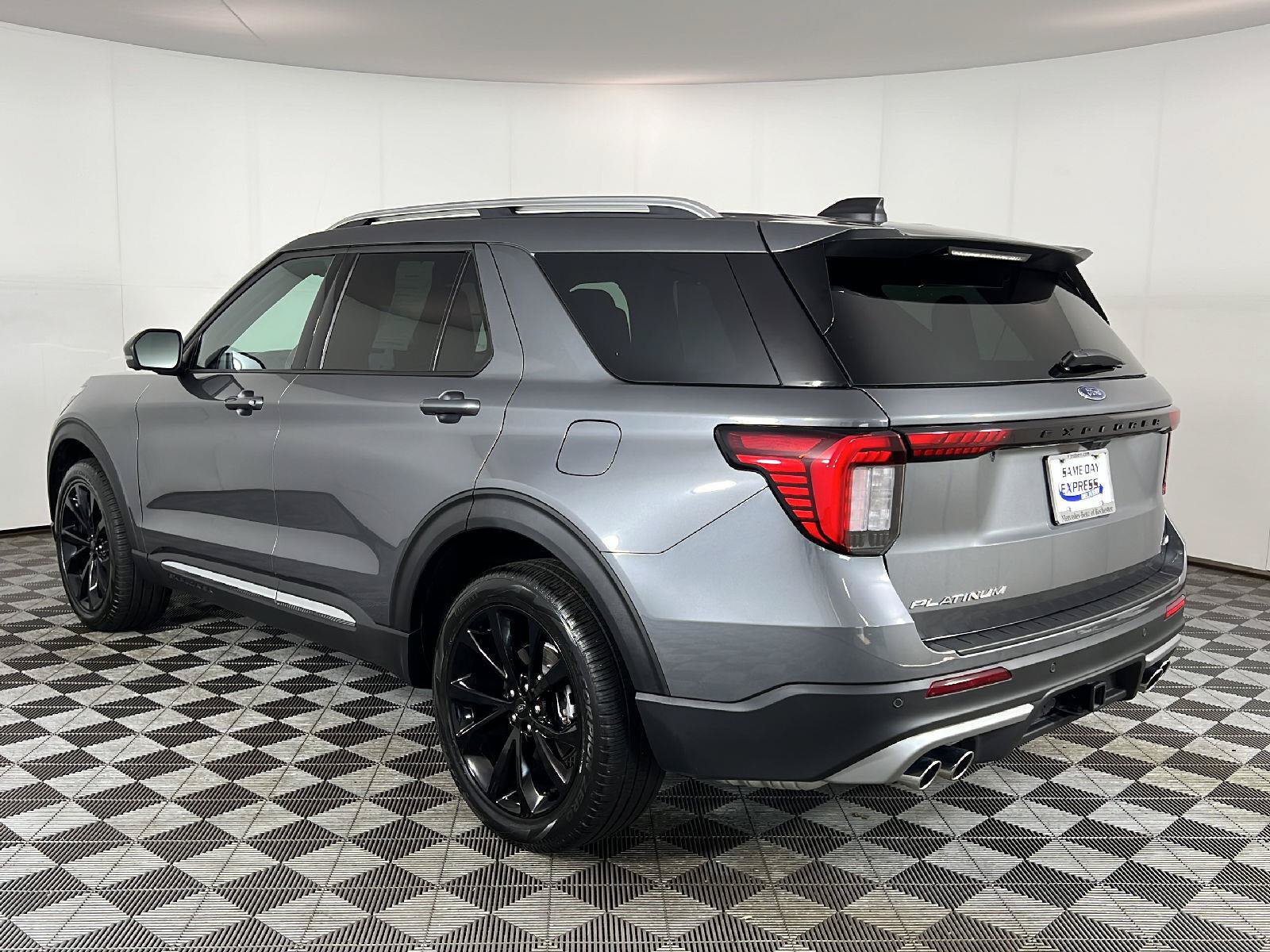 Used 2025 Ford Explorer Platinum w/ Ultimate Package AWD/4WD image 26