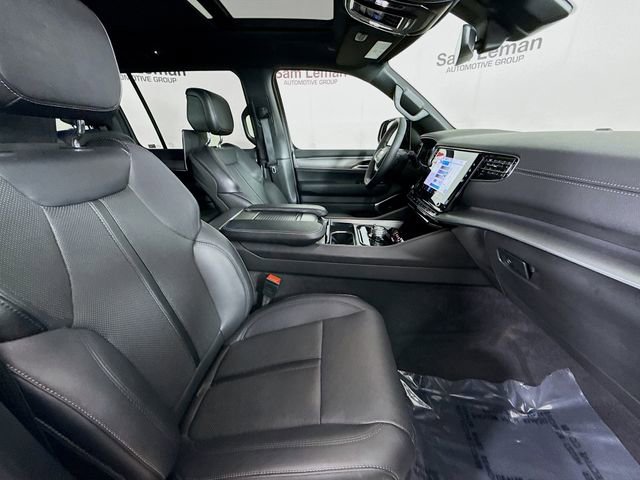 Used 2024 Jeep Wagoneer Series II AWD/4WD image 31