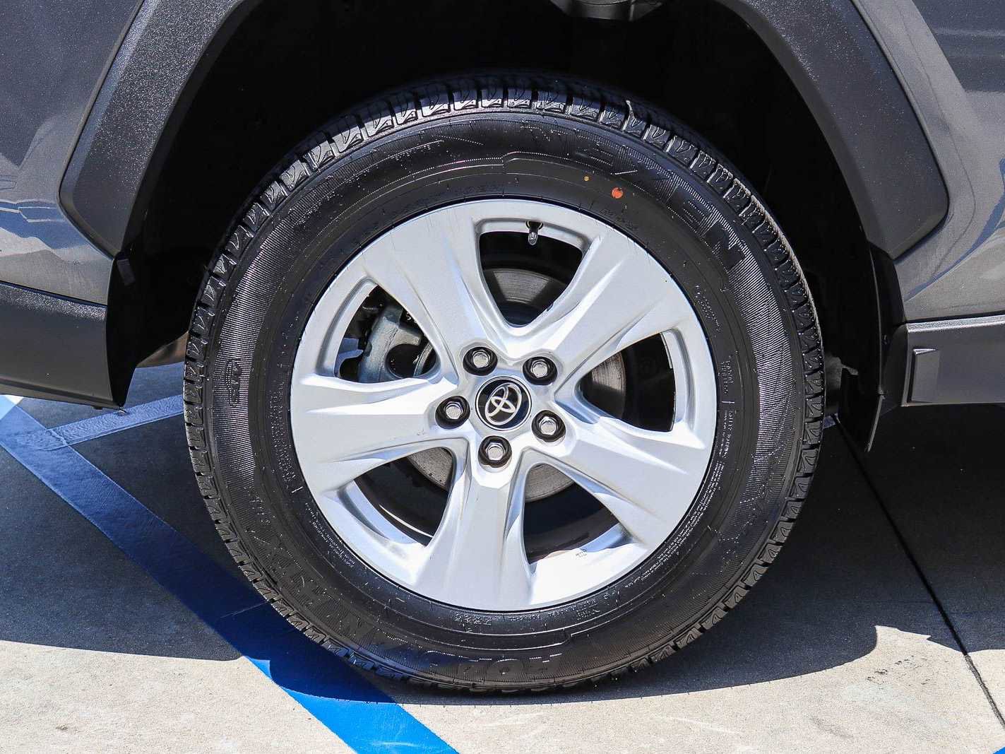 Used 2021 Toyota RAV4 XLE w/ Carpet Mat Package (TMS) AWD/4WD image 10