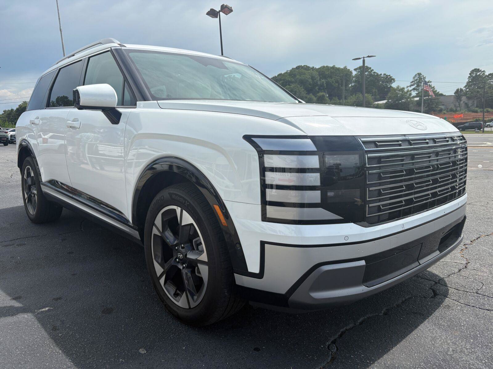 Used 2026 Hyundai Palisade Limited FWD image 3