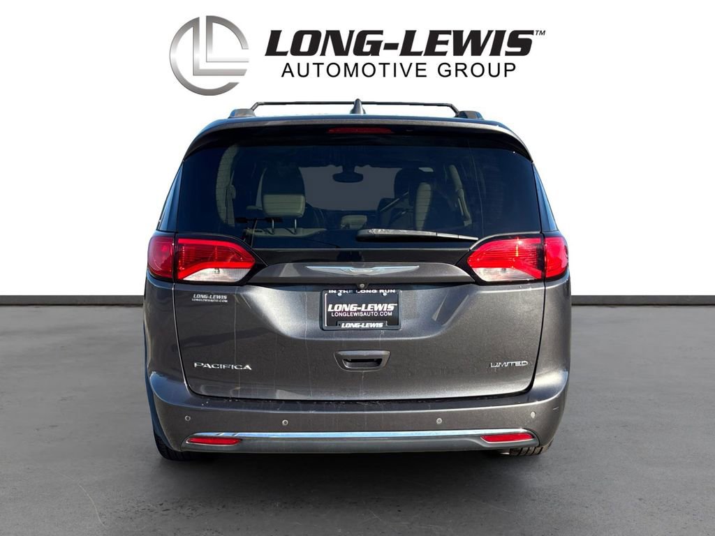 Used 2017 Chrysler Pacifica Limited image 5