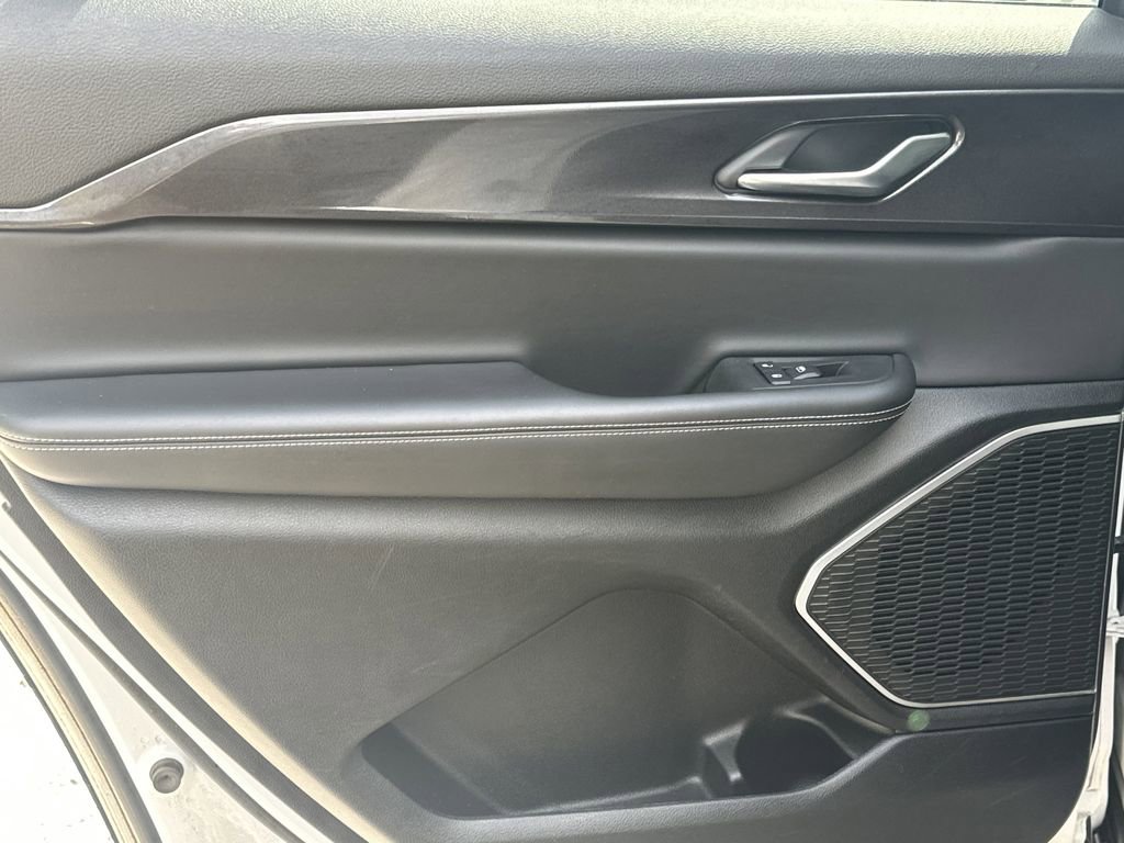 Used 2022 Jeep Grand Cherokee L Laredo w/ Luxury Tech Group I image 23