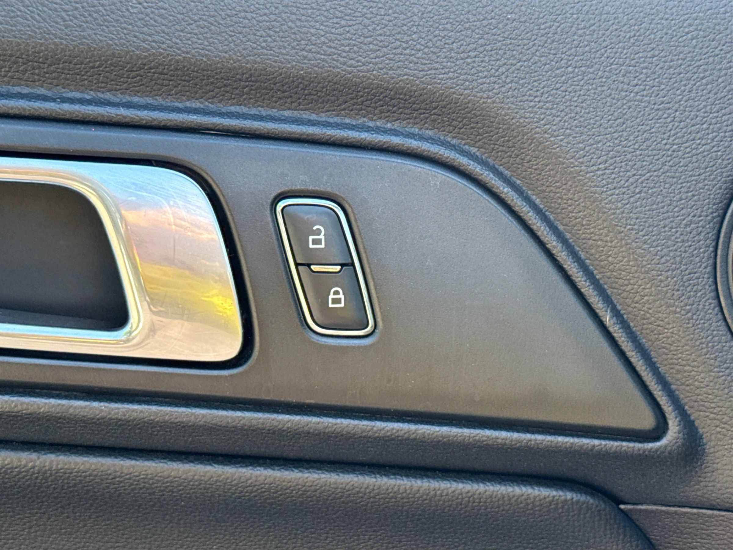 Used 2019 Ford Mustang Premium RWD image 37