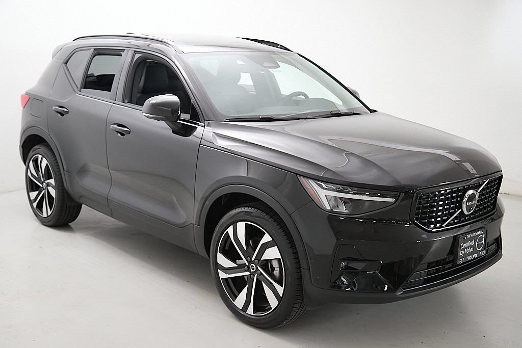 Certified 2023 Volvo XC40 B5 Ultimate w/ Climate Package AWD/4WD image 4