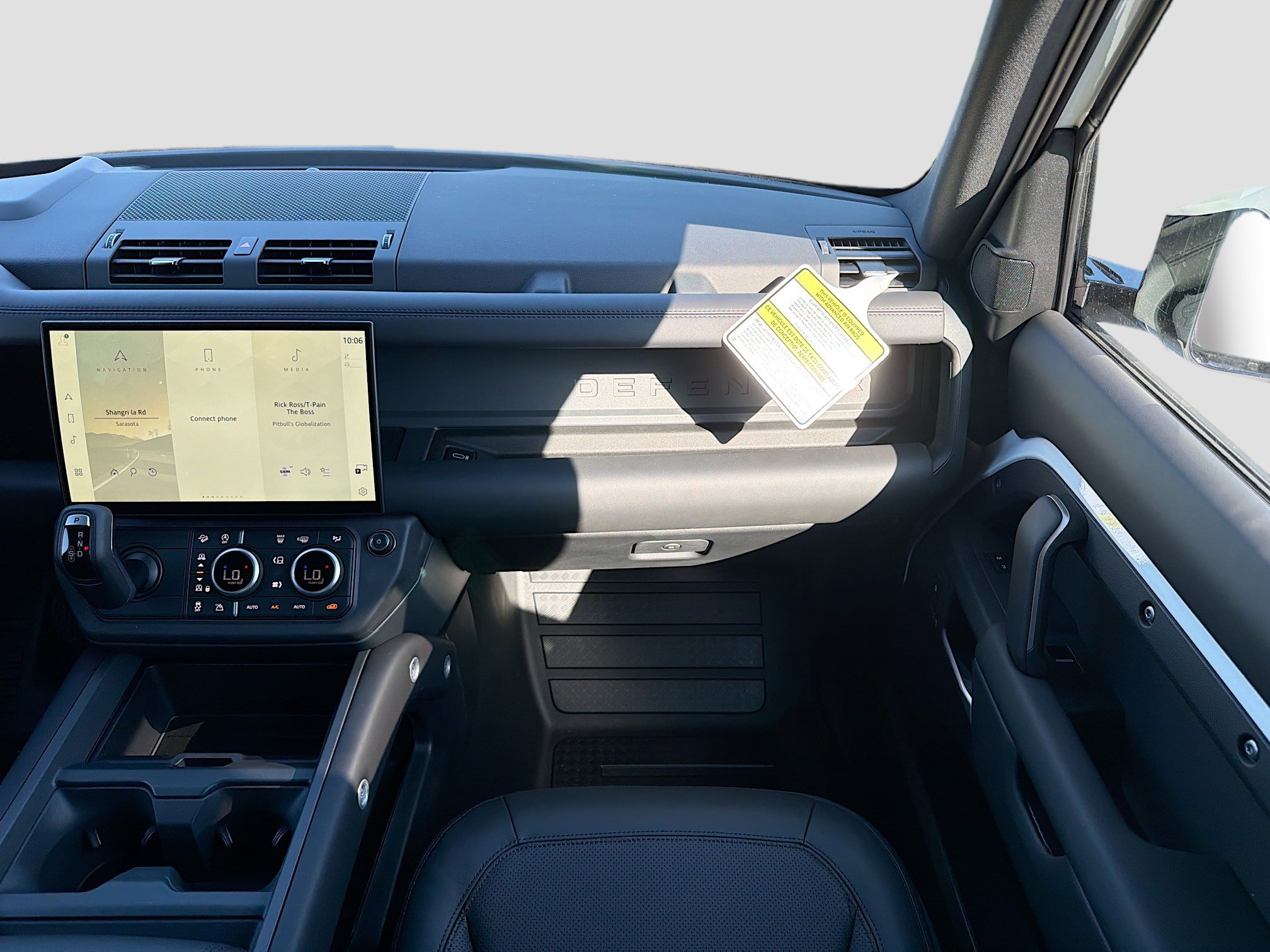 New 2026 Land Rover Defender 130 X-Dynamic SE image 18